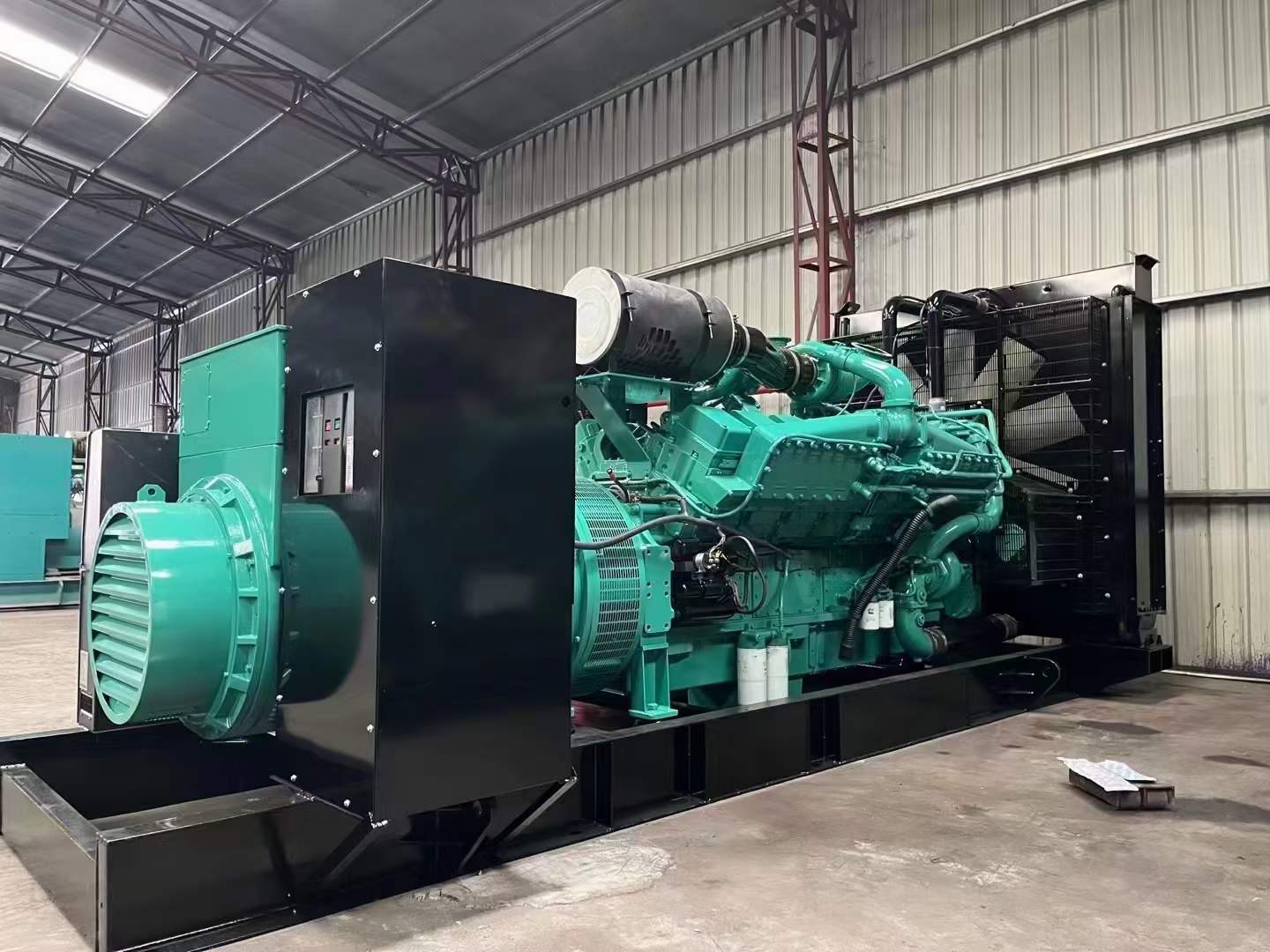 花垣如何降低 800kW 柴油发电机输出电流的波动？