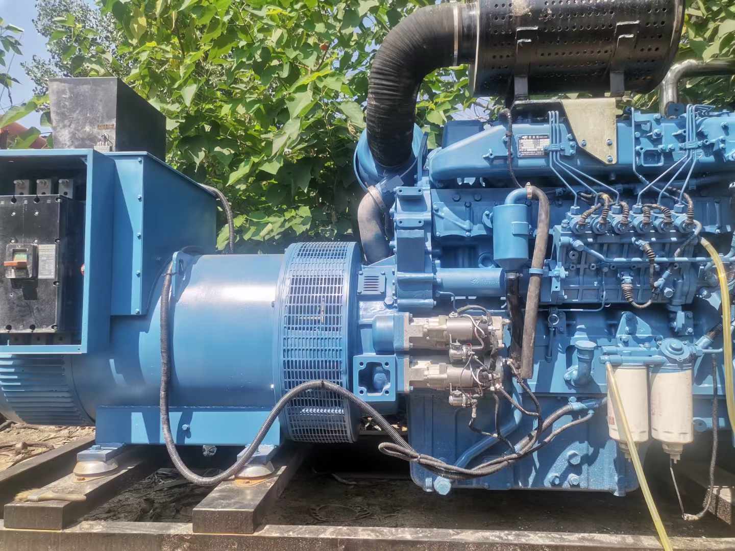花垣详细说明降低 800kW 柴油发电机输出电流波动的方法