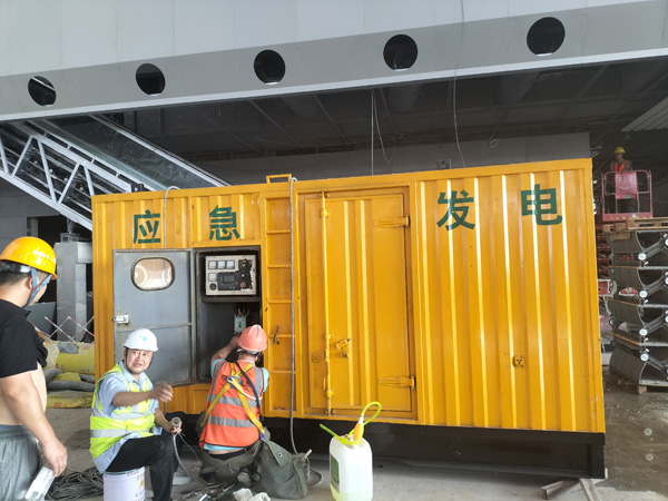 花垣怎样判断空气滤清器是否需要更换？